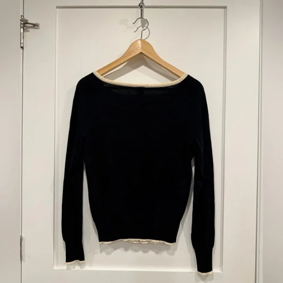 NWOTGAP Black Sweater with Cream Accents - Picture 9 of 10